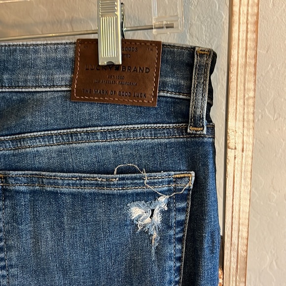 Lucky Brand Women’s Skinny Jeans with intentional small tears - Picture 3 of 5